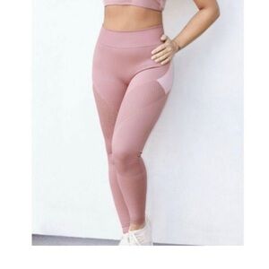 Demi Lovato leggings